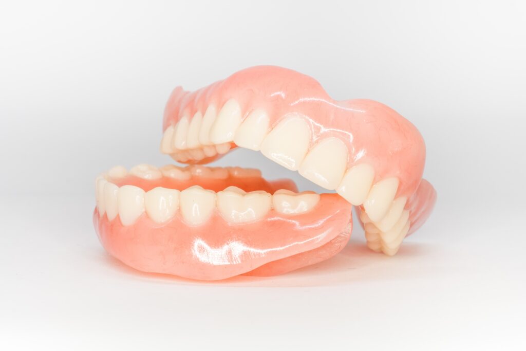 A Complete Guide to Choosing Dentures